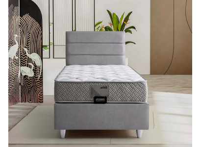 Cama elegante de tecido e madeira com colchão