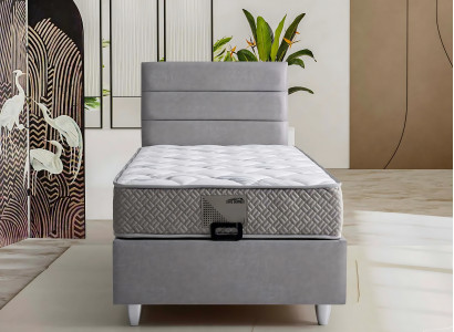 Cama elegante de tecido e madeira com colchão