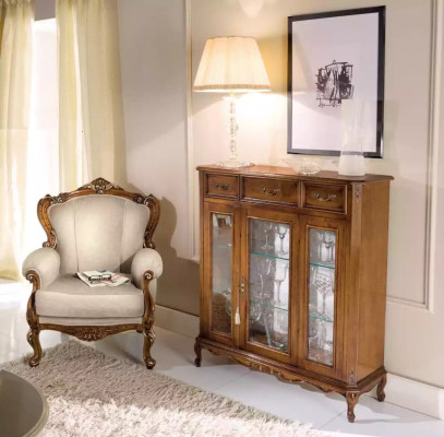 Klassisches Möbeldesign Vitrine braun Glasschrank elegant luxuriös neu