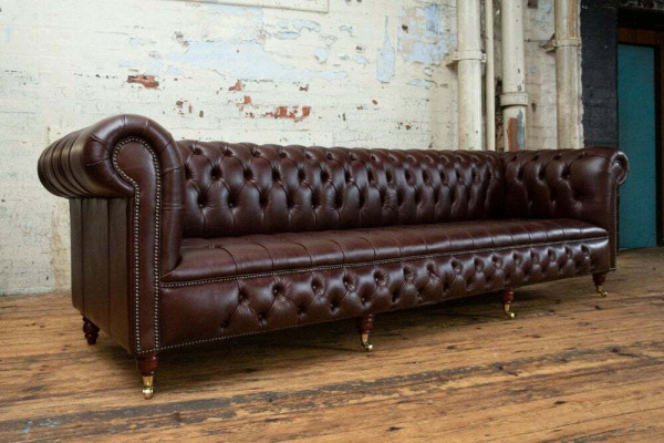 Braunes Chesterfield 4 Sitzers Klassische Luxus Barock Rokoko Sofa
