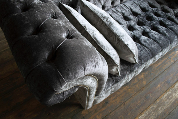 Grauer Designer 3 Sitzer Chesterfield Couch Polster Sofas Design Sofa