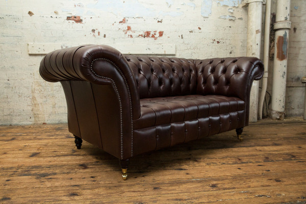 Klassische Polster Möbel Chesterfield Braun Couch Textil Leder Stoff Sofa Sitzer
