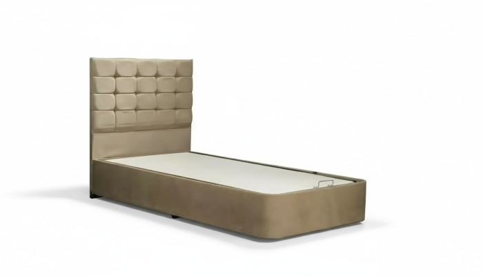Luxuriöses Designerbett mit Matratze von einem europäischen Möbelhersteller für Schlafzimmer	