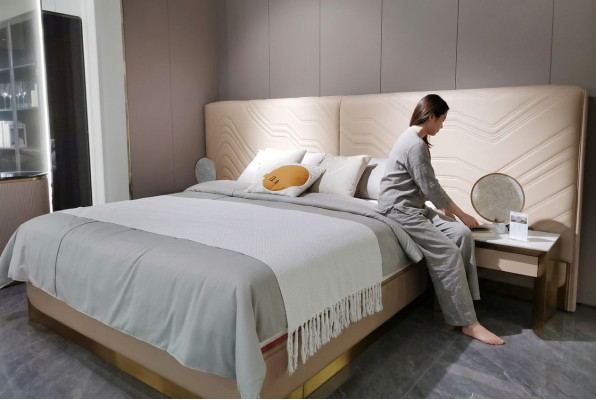 Elegantes DoppElegantes Doppelbett luxuriöses Schlafzimmerbett stilvolles Bett