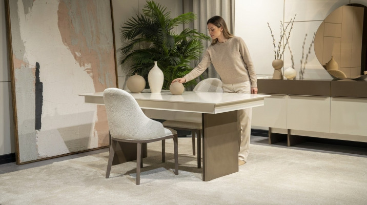 Weiß-Braune Esszimmer Garnitur Ausziehbarer Tisch 6x Stühle Anrichte