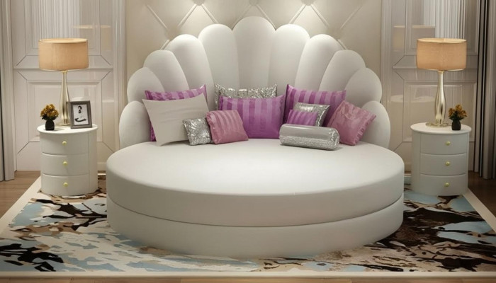 Cama redonda elegante branca com estofamento de veludo roxo para quarto moderno
