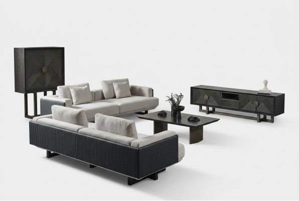 Conjunto de móveis de tecido marrom com mesa e bancos