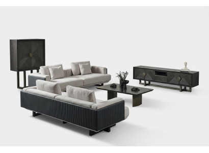 Conjunto de móveis de tecido marrom com mesa e bancos