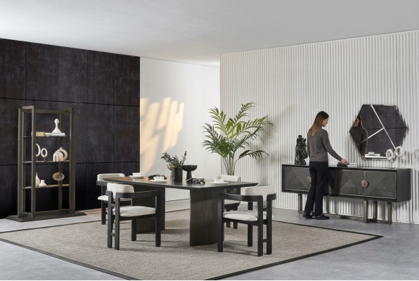 Mesa de jantar elegante de madeira com 4 cadeiras e console