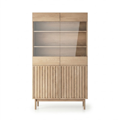 Vitrine de madeira com portas de vidro