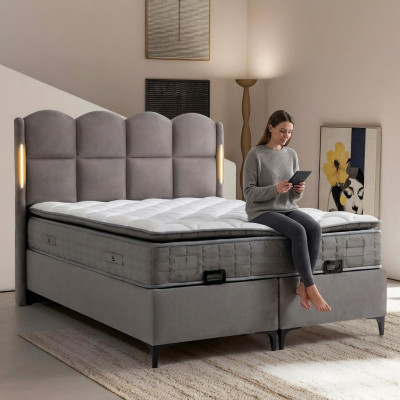 Estrutura de cama cinza com colchão de tecido e madeira, design moderno
