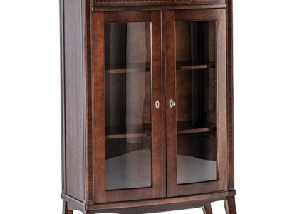 Klassischer Vitrinenschrank mit Glastüren und oberem Schubfach